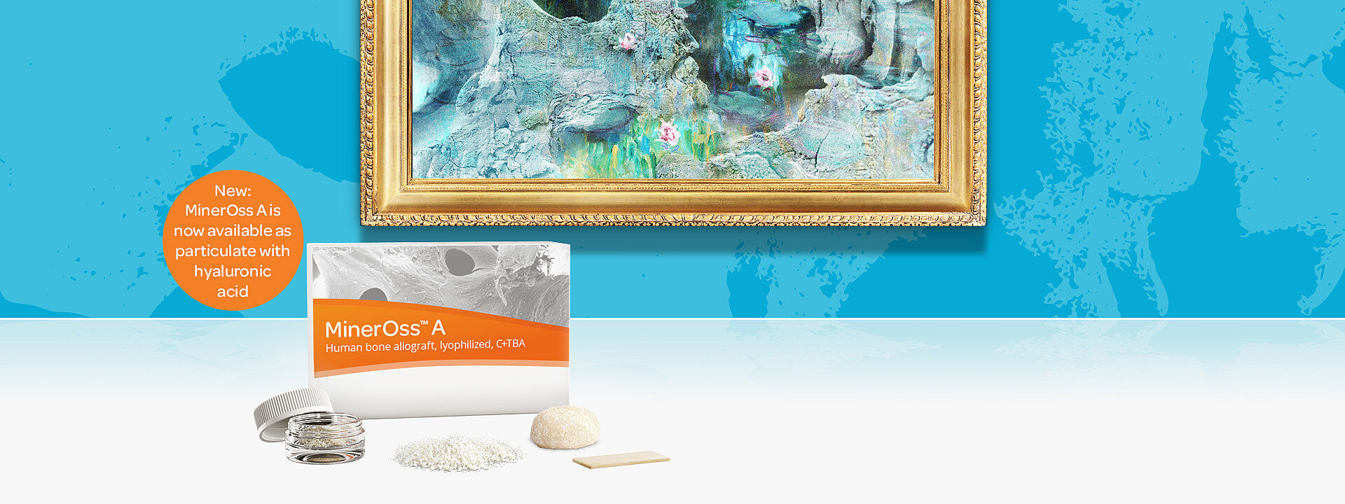 MinerOss A packaging stands on a white background. In front of it are the MinerOss A product variants. In the background, you can see a structure and a painting in various shades of blue.